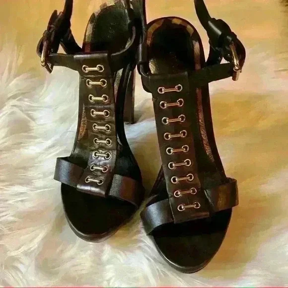 BURBERRY Leather Platform Sandals - 36.5
